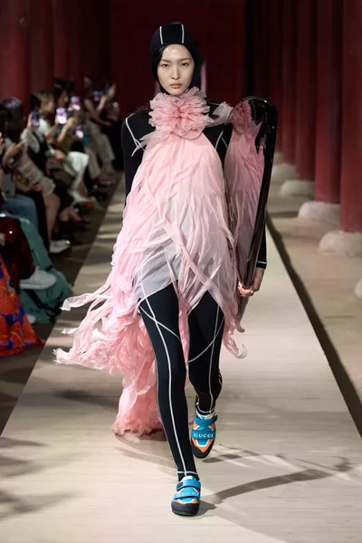 Look 18